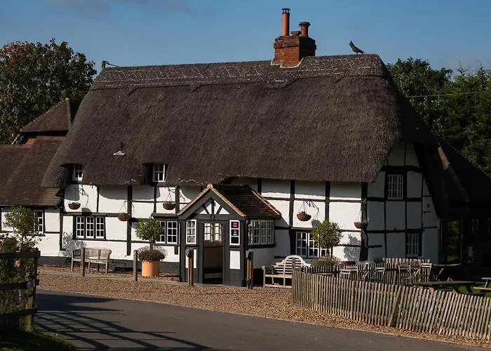 The Bottle & Glass Inn - Book All 3 Rooms Henley-on-Thames